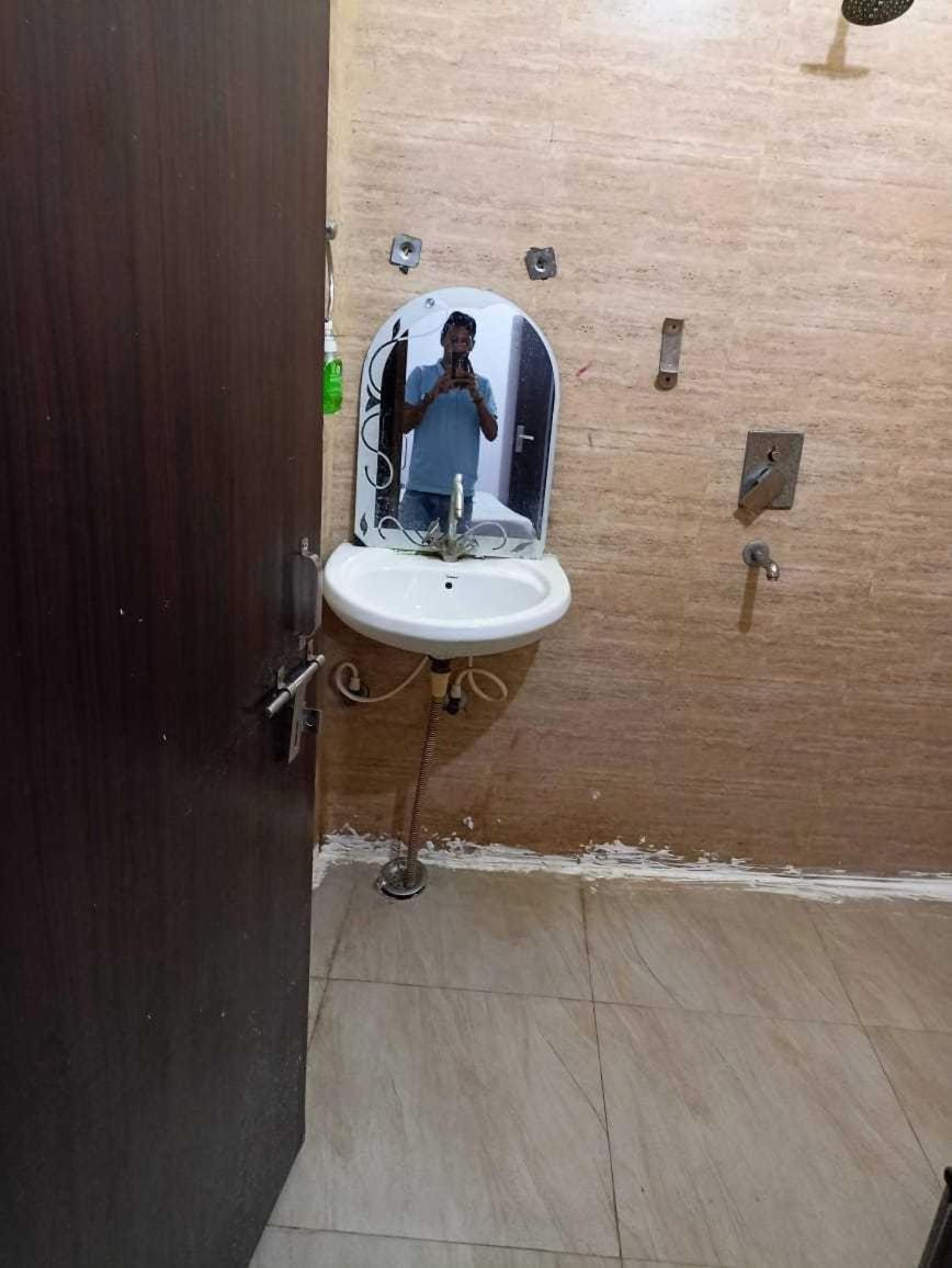Hotel O Kl Khari Near Ashoka Park Mein Metro New Delhi Ngoại thất bức ảnh